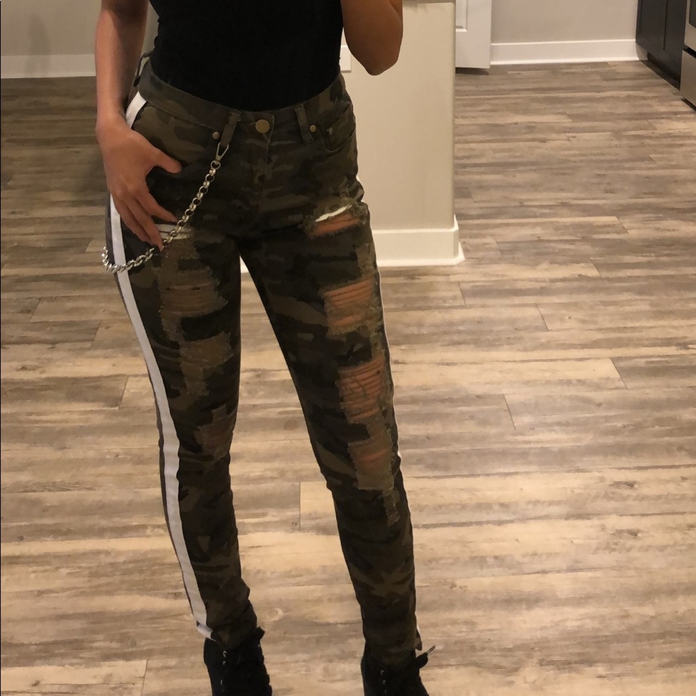 Camouflage jeans